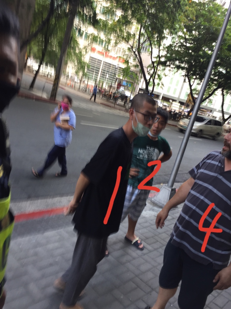 抢劫犯【沈浩，97年，辽宁人，戴眼镜，偏瘦，东北口音，短头发】串通菲律宾人假装换汇抢钱