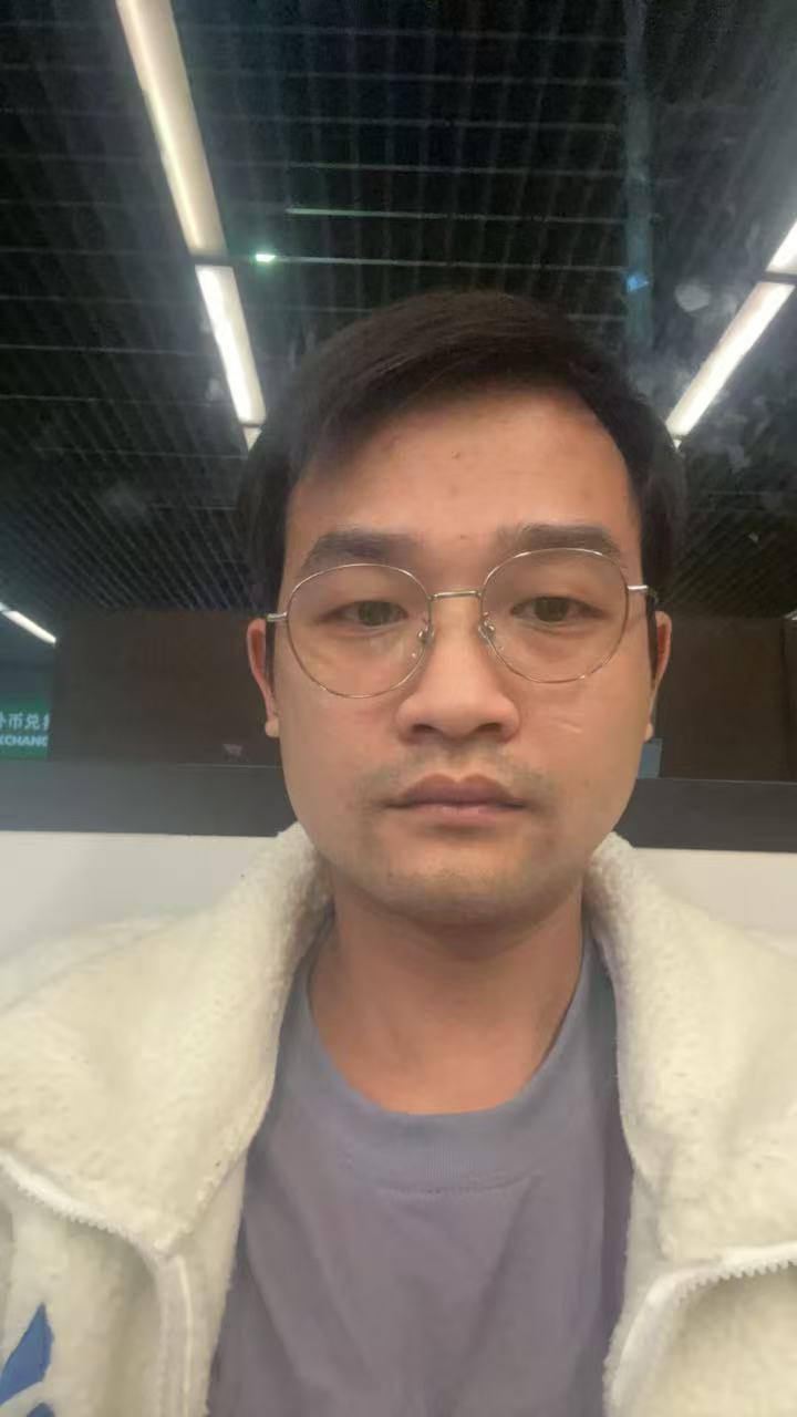 此人叫 吴家旺 狗名 阿显  说来东南亚找我工作第一次来找我的时候跟我在泰国 骗吃骗喝 骗玩 呆了近一个月